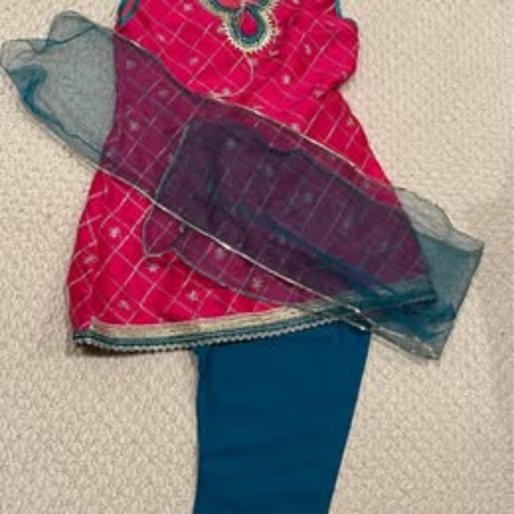Gently used 3 piece Girls ethnic/desi outfit - Picture 1 of 4